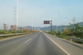 高德地图躲避拥堵功能，大家是跟着高德走呢？还是继续沿着大路走