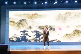 帅小伙校园晚会翻唱《清明上河图》，戏腔一出堪比原唱，太厉害了视频封面