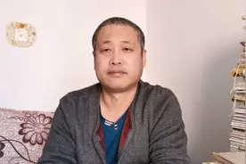 北京蜜蜂原种场培育出目前中国最高产的蜜型种王视频封面