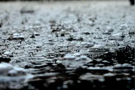 分享下雨天适合做的三件事，最后一件事大家应该都喜欢吧。