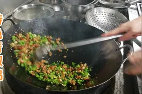 川菜师傅教你一道硬菜“青椒鸡”的正确做法，鸡肉鲜香入味视频封面