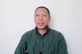 大叔做保安不容易，要想做的好，必须学会睁眼说瞎话，忽悠人