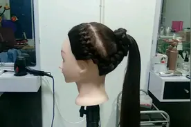 农村里的时尚，三根皮筋就能解决的编发，你学会了吗？