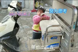 桐桐跟哥哥玩打针小医生游戏，还要开车去玩视频封面
