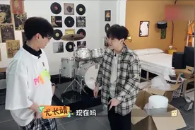 尤长靖收拾屋子，汪苏泷突然提议要健身：我帮你减肥，这俩人真逗