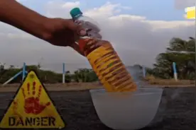 汽油被冻成冰块还能燃烧？作死小哥亲测，结局让人意想不到！视频封面