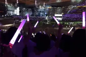 五月天《温柔》现场大合唱，好暖