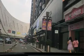 实拍东莞长安万科地下车库，实在是太大，差点转晕