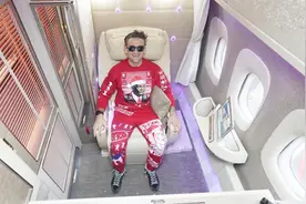 乘坐11万的飞机头等舱能享受什么服务？富豪说出亲身经历，太羡慕视频封面