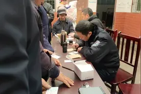 村里通知办三代身份证？小强急忙赶回家，被扎一针身份证也没办成视频封面