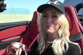 美女是的豪车世界！看来我们不懂！视频封面
