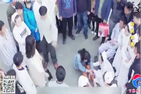 《你迟到了许多年》正在热播，赵益勤暴打茉莉，沐建峰遭威胁