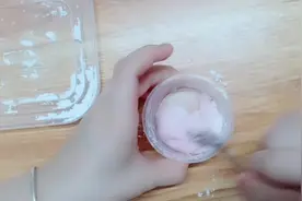 木薯淀粉加假水变成了好玩的非牛顿流体的泥这样玩是不是很nice呢