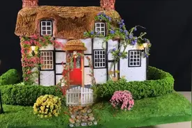 看成品猜不到是用废纸盒做的迷你小屋，手工牛人作品视频封面