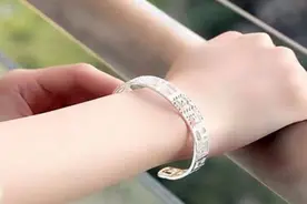 为啥老话常说，银手镯不要乱戴，不是迷信！现在知道还不晚视频封面