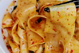 好吃的家庭版油泼扯面，注意几个要点，你也能做纯正味美的手工面