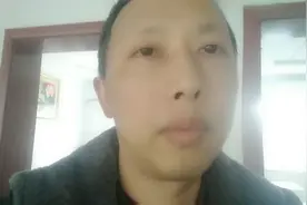 重庆农村美女去土里挖土准备种菜，居然还穿靴子，战斗力超爆视频封面