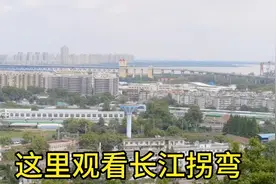 南京这个位置观看长江大转弯，长江大桥尽收眼底。好多人不知道