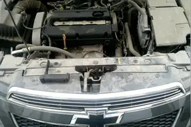 雪弗兰科鲁私兹，后盖打不开怎么办？