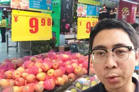 水果价格暴涨，苹果1斤10元，大樱桃1斤60元，水果为什么这么贵？视频封面