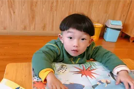 小朋友和爸爸一起画的妈妈😂😂确实有点不敢恭维啊！！视频封面