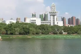 中南财经政法大学，武汉7所211之一，校园的晓南湖很漂亮视频封面