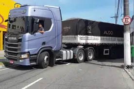 驾驶斯堪尼亚R540卡车倒车入库，技术棒棒哒