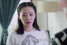 女孩死活不答应帮忙，可一听有限量版冰淇淋吃，立马改主意了视频封面