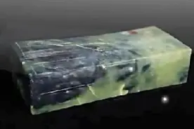 一件古代的玉枕，玉质是天然玉但玉质一般，价值却高达900万元