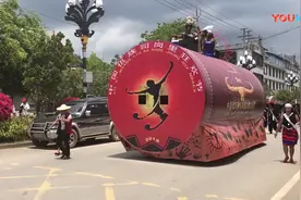 云南临沧市沧源县佤族摸你黑狂欢节