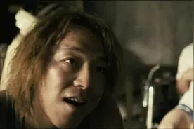 黄渤满嘴顺口溜，晒太阳都是二手的：点背儿不能怨社会！笑死了。