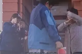 高长河的儿子实在是太调皮了，在学校竟敢拿灭火器喷老师视频封面