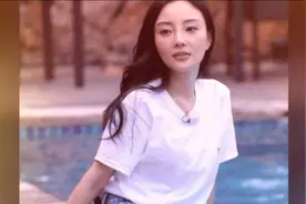 李小璐为自家网店当模特 秀蚂蚁腰超性感马甲线吸睛视频封面