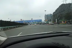 回家过年全程600多公里，开了9个小时到家，看完后你也想回去吗？