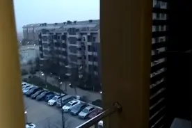 天津市，今天傍晚到夜间，大风黄色预警信号。有9_10级阵风。视频封面