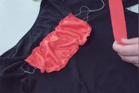 夏季衣服领口太低太暴露？老裁缝教你修补方法，漂亮又时尚视频封面