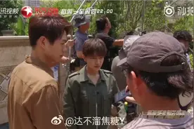 今日"出示证件"作为警察最帅动作之一，嗯焦老师好帅 视频封面