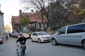 实拍济南的齐鲁医院，与山东省立医院相比，哪个医院更强