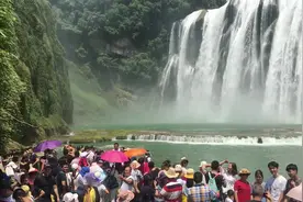 贵州黄果树瀑布看风景也看人海，暑假都这么多人逢年过节更不得了