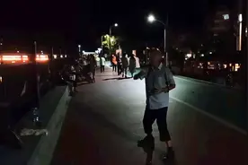 难道这就是广场舞最高境界？你不动我不动，你一动我全身乱动视频封面