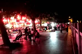 阳江这个镇每天晚上真是人山人海，一个小镇繁华成这样算可以了