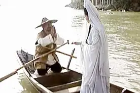 观世音显出菩萨真身，船夫激动跪拜，观世音念船夫做好事赐他一子视频封面