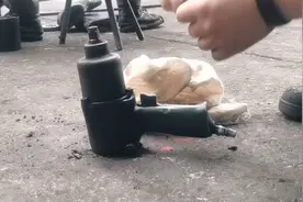 拆一个小的气动扳手，内部结构很巧妙。小小身体有大能量。视频封面