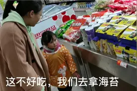 下午都放学了，接到老师电话，孩子尿湿裤子了，让给孩子送裤子