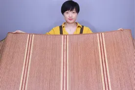 注意：凉席不要用水冲，这样清洗才正确，洗的干净还除螨虫视频封面