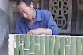 祖坟修在屋里，男子跟坟墓同屋生活了几十年，却不知道习俗的由来视频封面