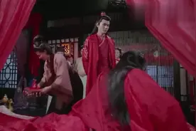 穿越女大婚当晚，竟然说自己大姨妈来了，王爷的回答也太搞笑了视频封面