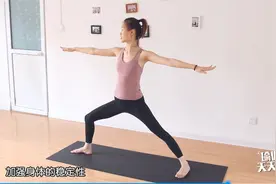 右手代表未来，左手代表过去，身体代表现在，战士二瑜伽展望未来视频封面
