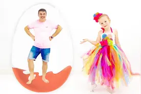 亲子互动：小萝莉和爸爸玩充气蹦床 开惊喜蛋玩具 亲子搞笑娱乐视频封面