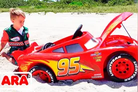 小正太驾驶麦昆汽车冲出赛道，哥哥出手帮忙，展开救援视频封面